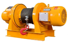 建筑工地塔吊上安裝使用卷?yè)P(yáng)機(jī)