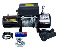 戶外車輛救援電動(dòng)絞盤幫助車輛脫險(xiǎn)